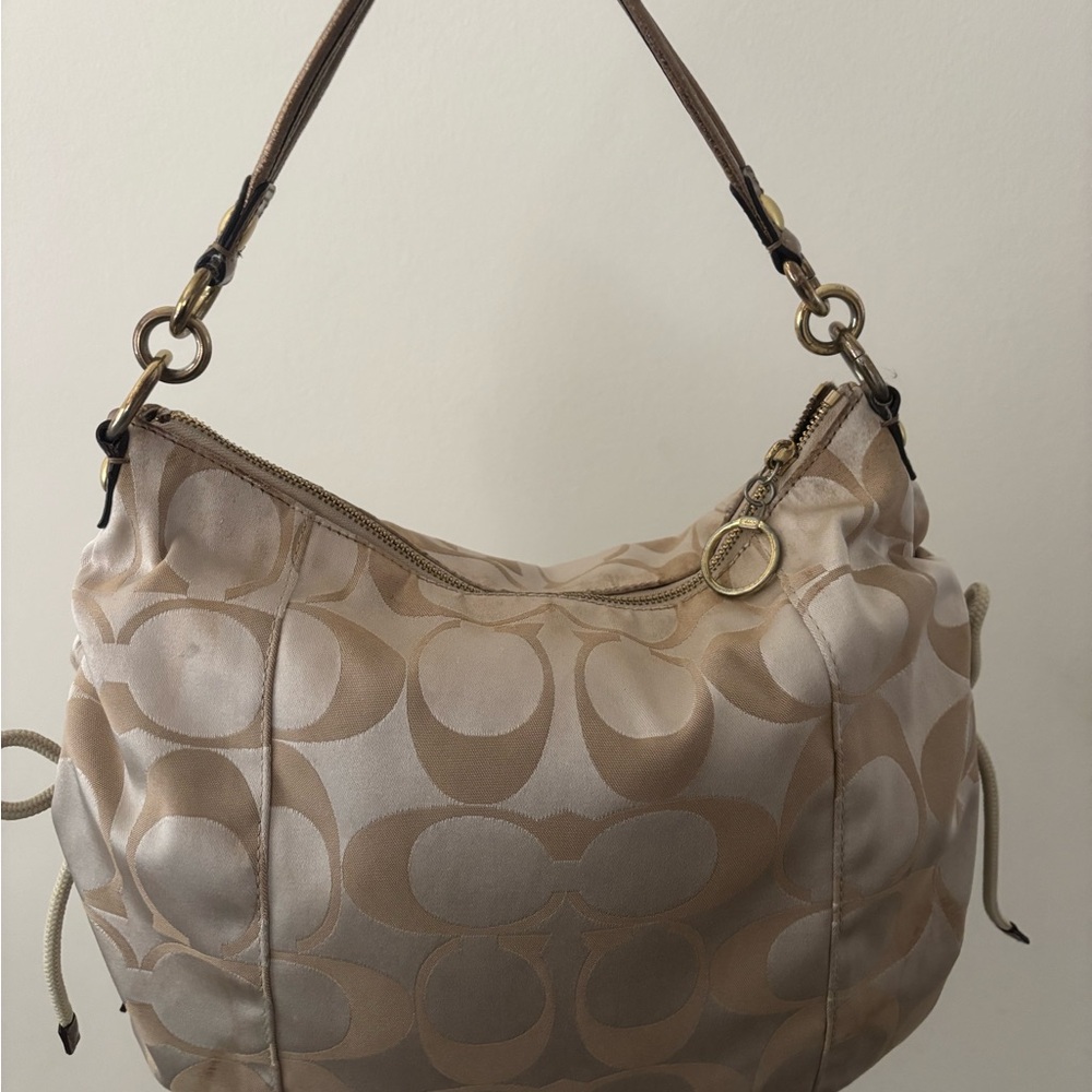 Coach Poppy drawstring Signature Beige and Tan Shoulder Bag - Picture 13 of 17